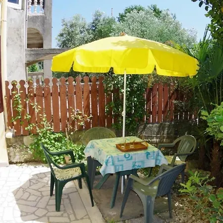 In Mit Garten Und Terrasse