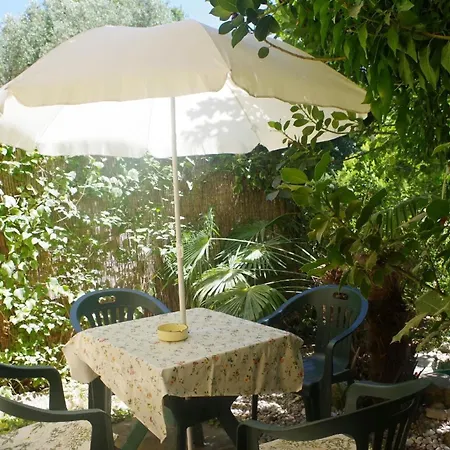 In Mit Garten Und Terrasse Pjescana Uvala